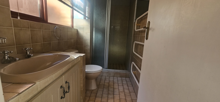 6 Bedroom Property for Sale in Middedorp Western Cape